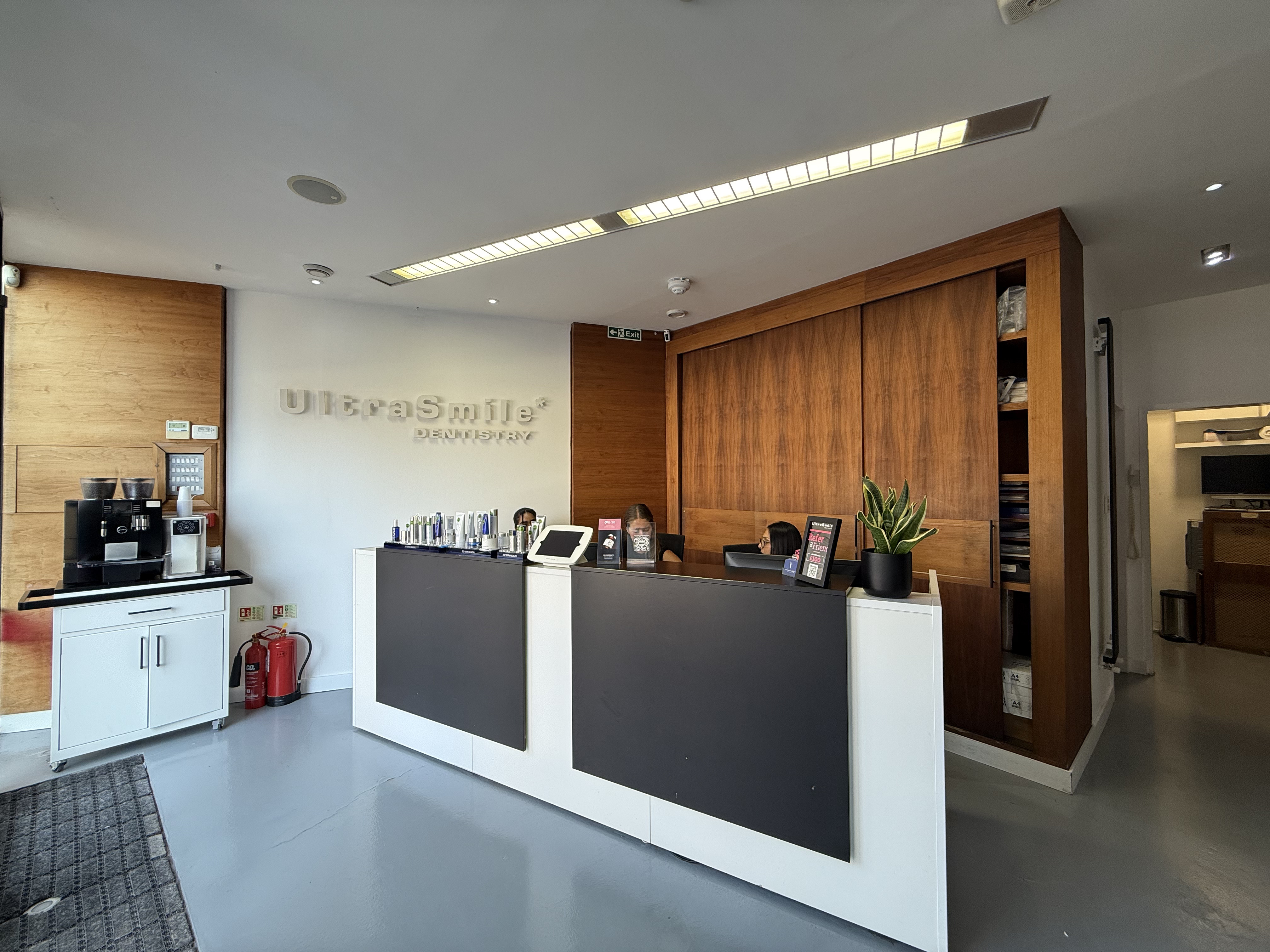 UltraSmile — không gian phòng khám
